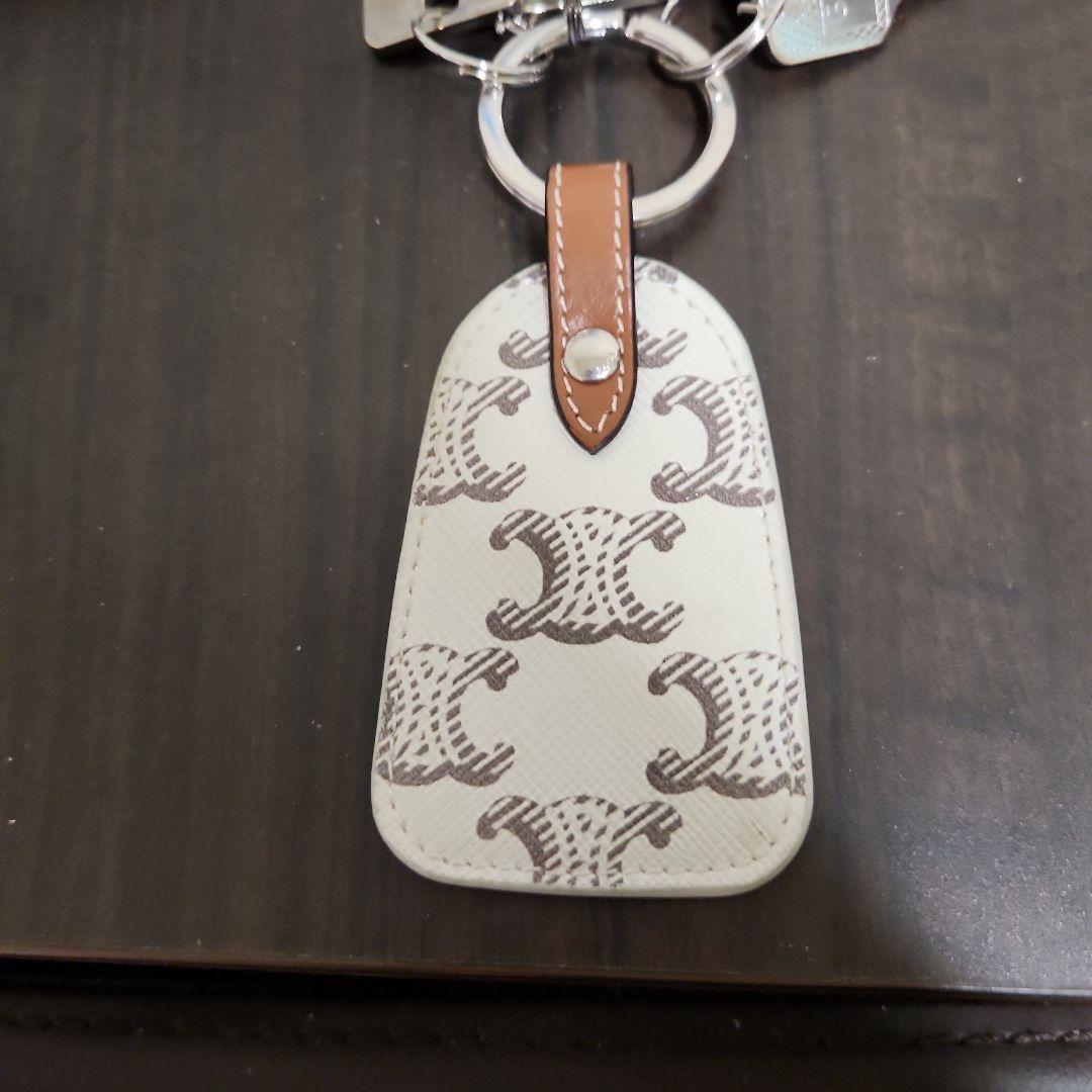 セリーヌCELINE レザーキーホルダー ホワイト・ブラウン