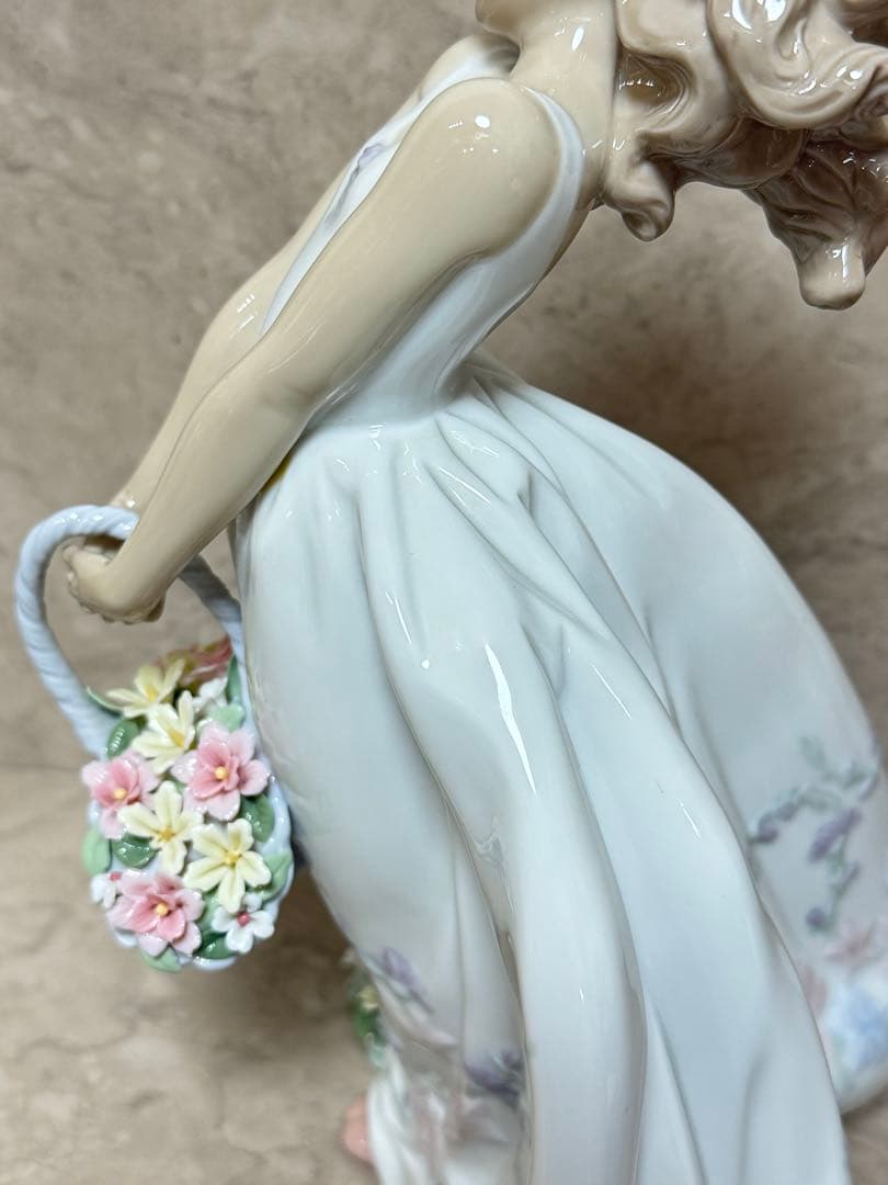 現行品 リヤドロ フィギュリン フラワーガーデン 少女