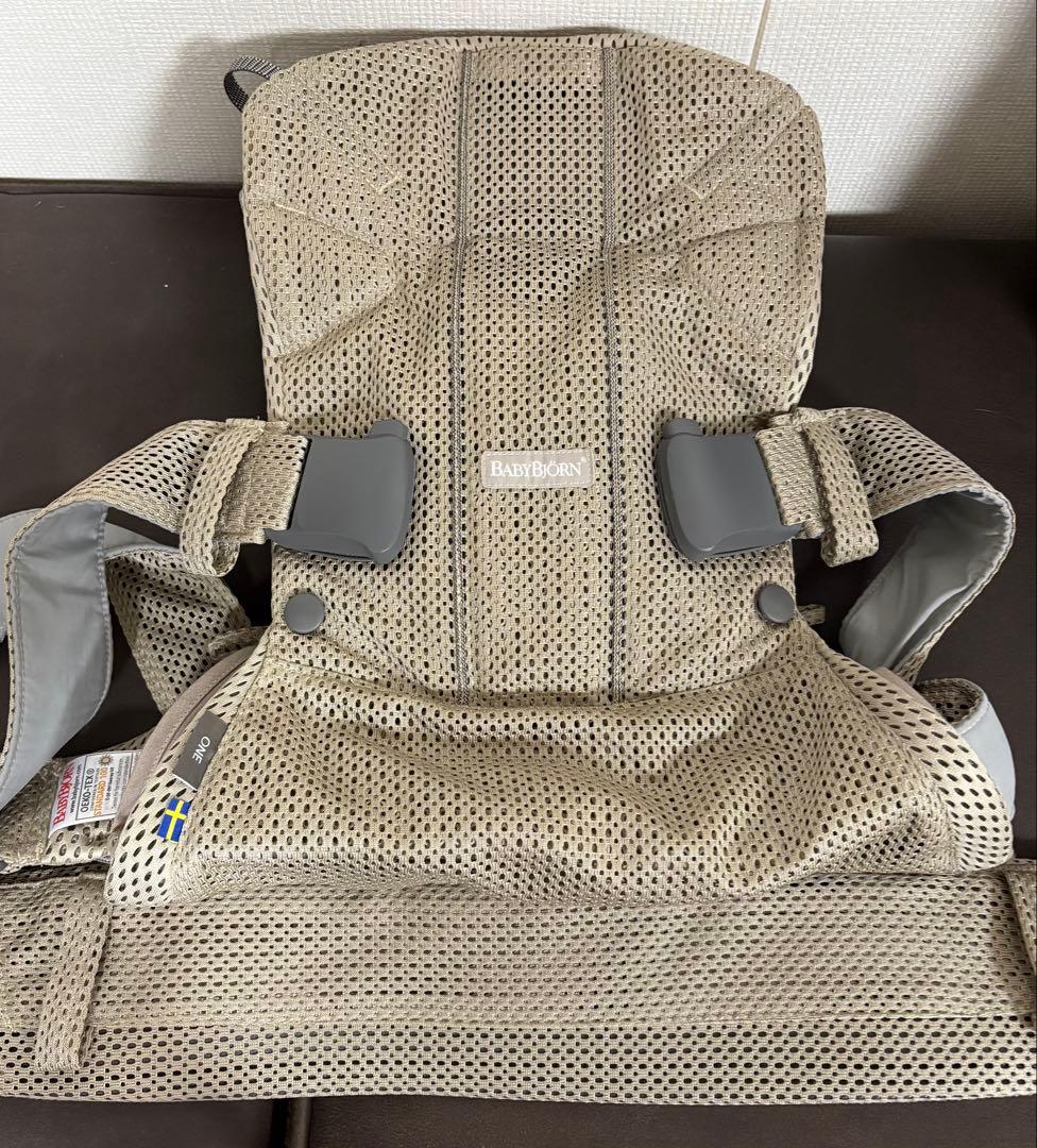 正規品　BABYBJÖRN One Kai 抱っこ紐 グレーベージュ メッシュ