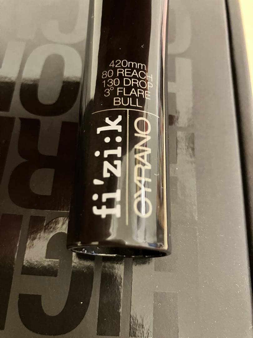 パーツ fizik Cyrano Handlebar R1 bull 420mm