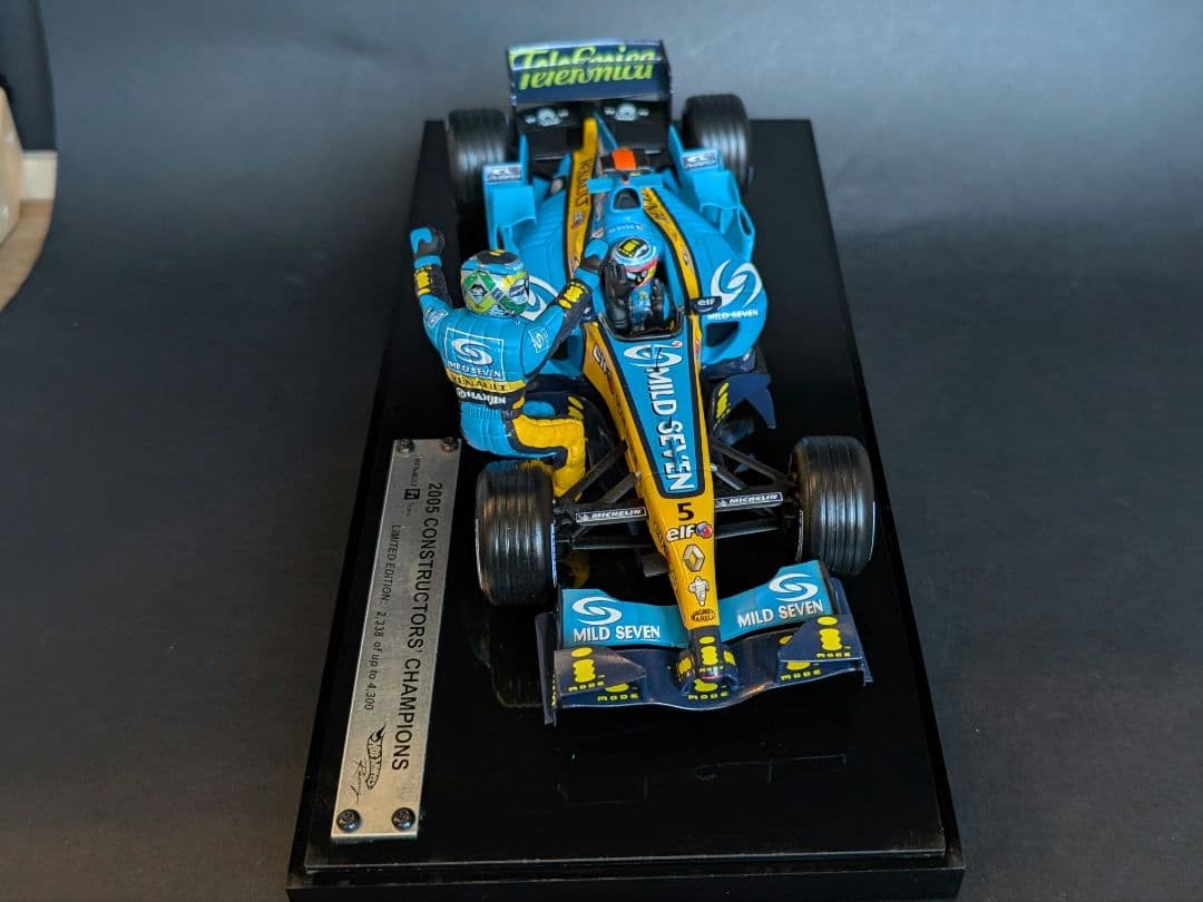ホットウィール 1/18 ルノー R25 アロンソ 2005 チャンピオン
