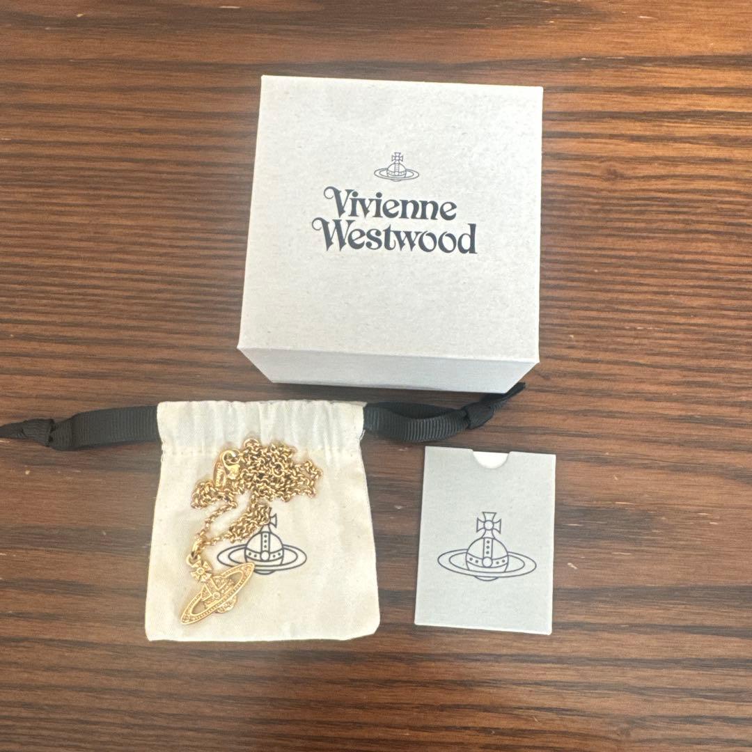 Vivienne Westwood 土星モチーフ ネックレス