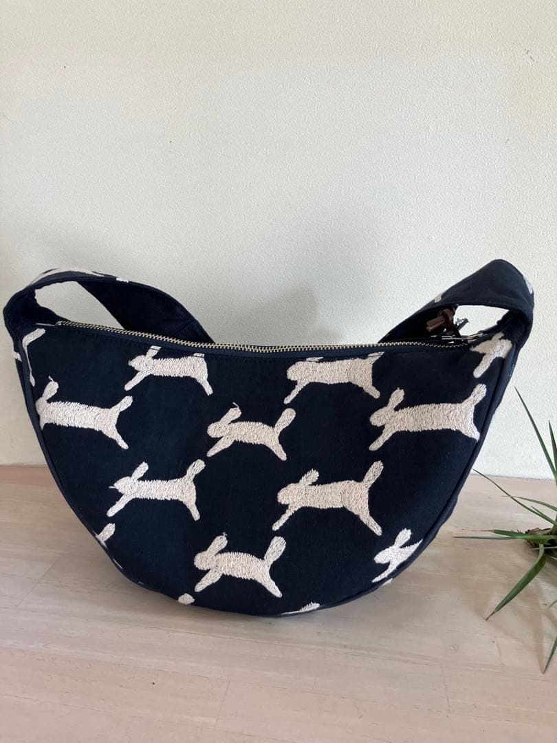 専用出品です。run run run navyボディバッグ