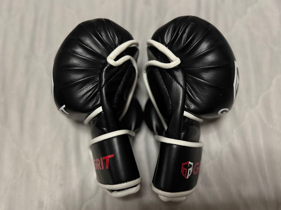 GRIT パウンドグローブ MMAスパーリンググローブ 黒/白