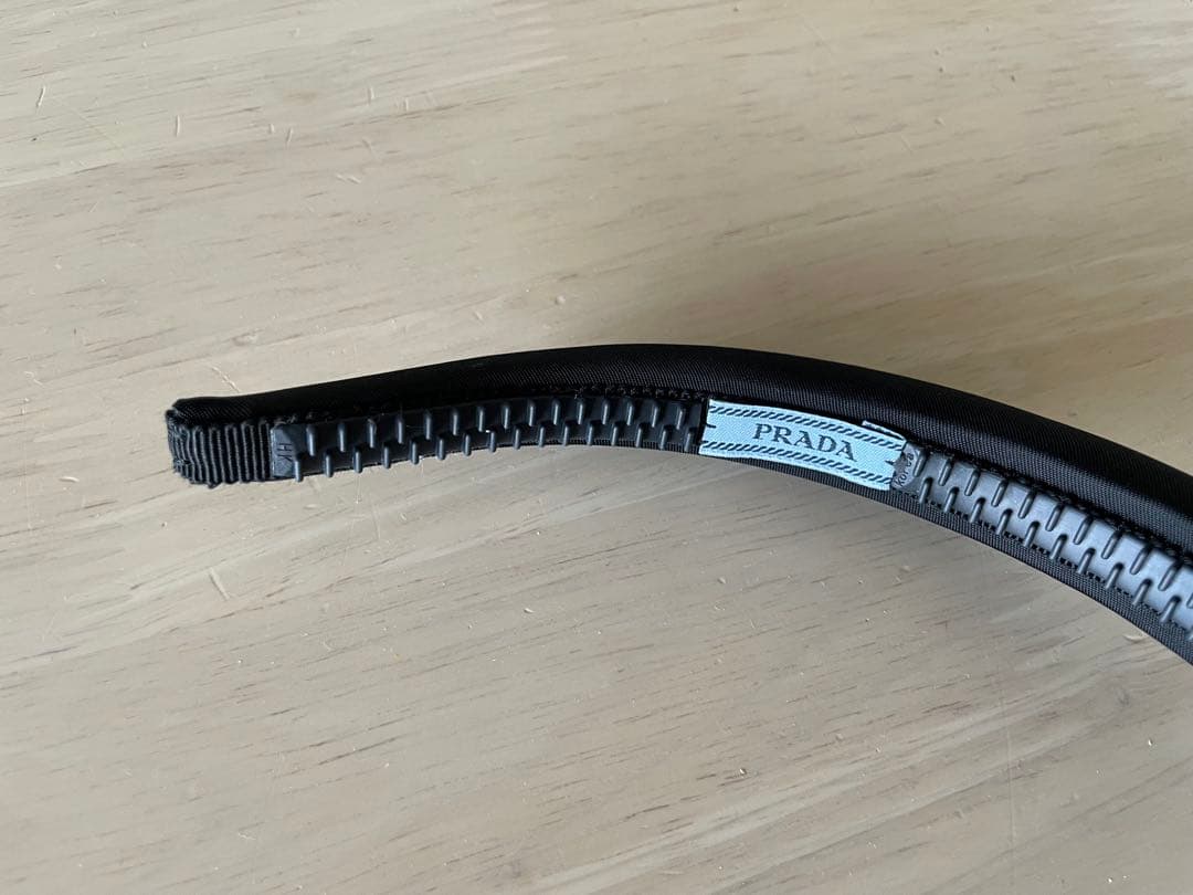 PRADA ブラック　カチューシャ