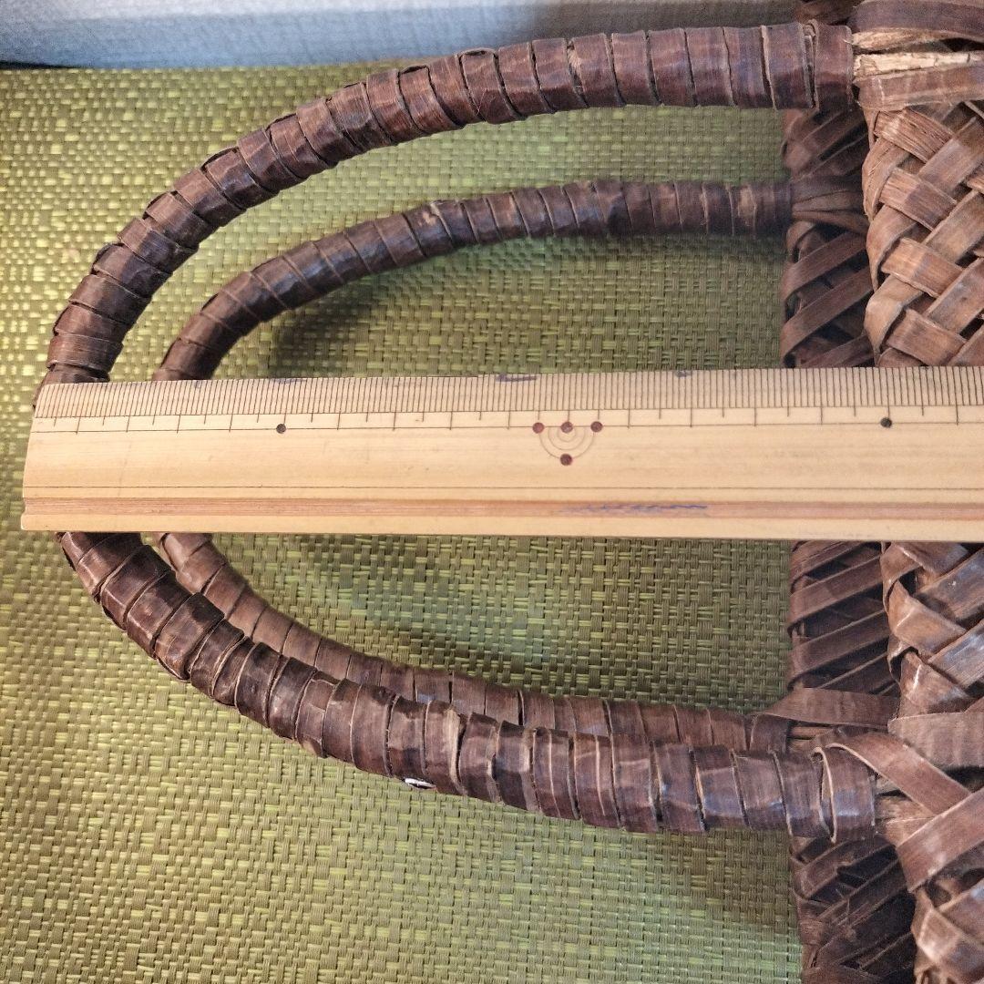 胡桃の皮網代編みかごバッグサイズ:約よこ22✕高さ20✕幅10