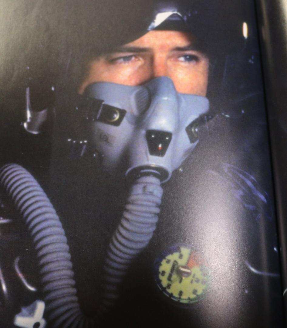 洋書００７／トゥモロー・ネバー・ダイのメーキング本(ピアス・プロズナン版)英語版