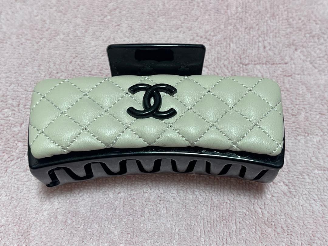 CHANEL キルティングヘアクリップ ブラック&ベージュ 2個セット