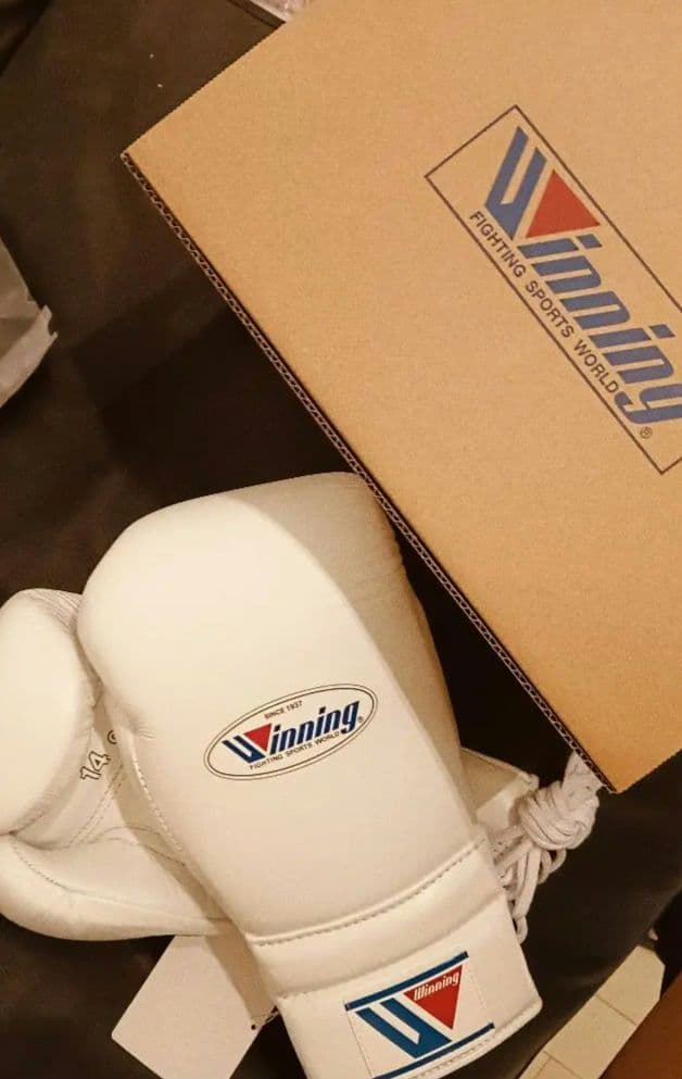正規品　ウイニング　Winning ボクシンググローブ 14 oz 箱付き