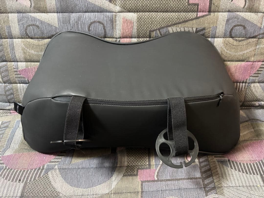 新品未使用　車用腰クッション　腰プレミアムミニ　ブラック