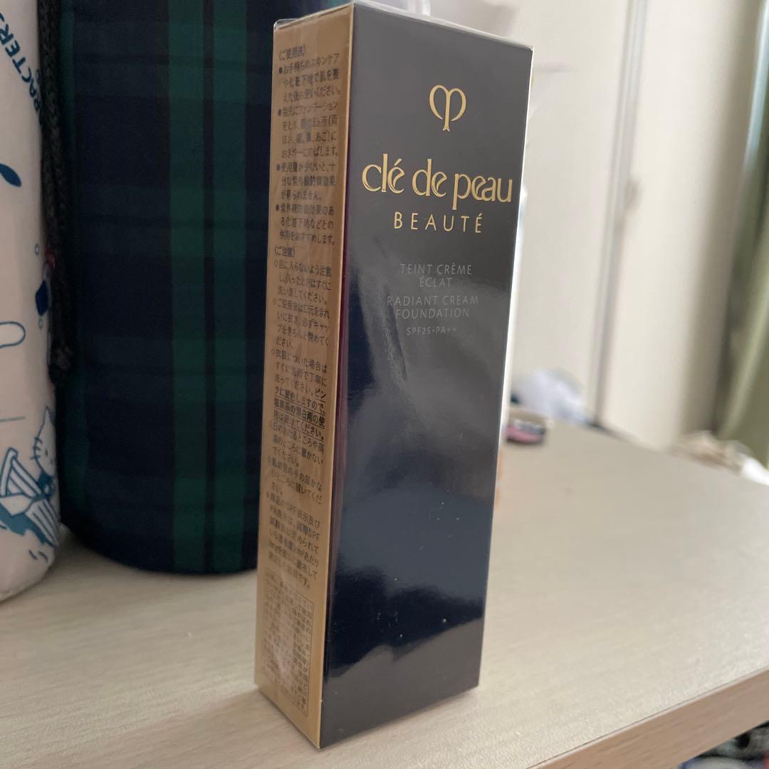 クレドポーボーテ タンクレームエクラn オークル10 新品未開封