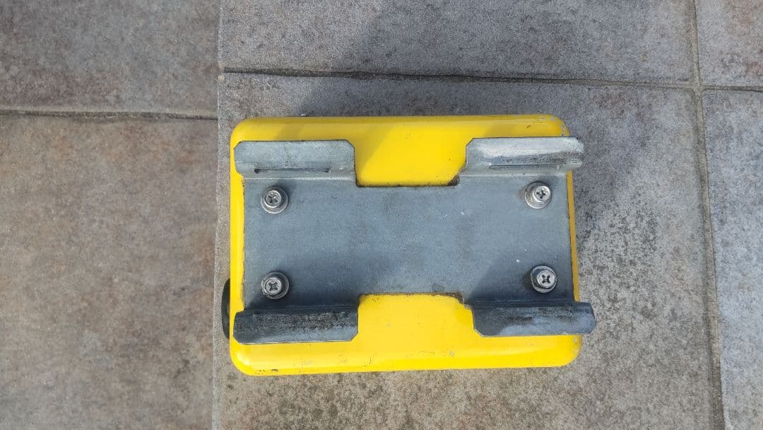 歩行者用押しボタン箱