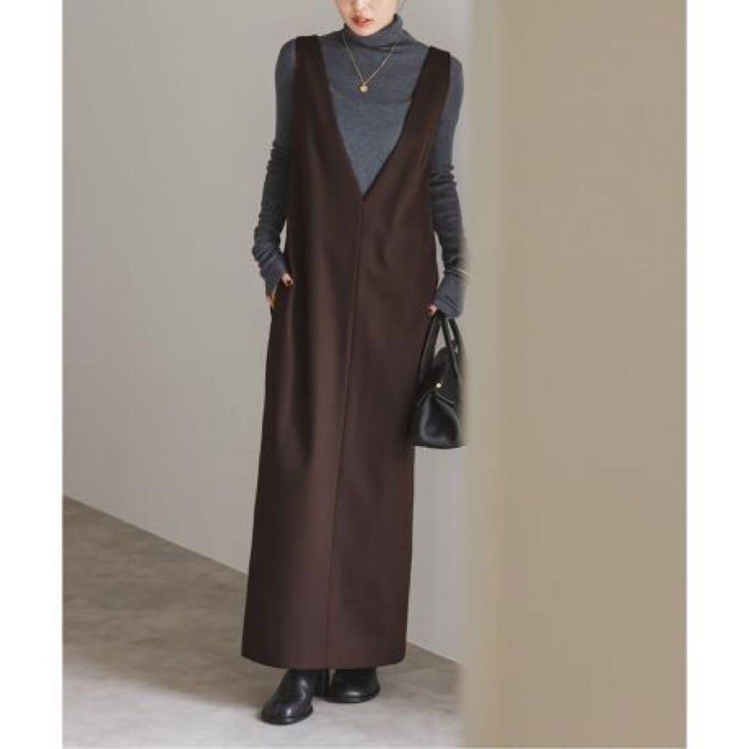 ストレートVネックワンピース