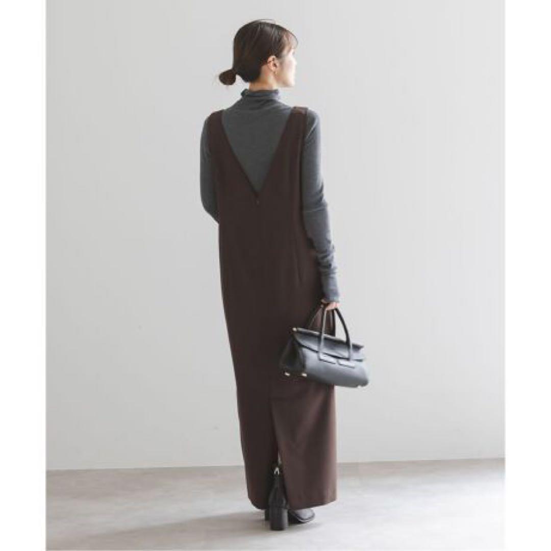 ストレートVネックワンピース