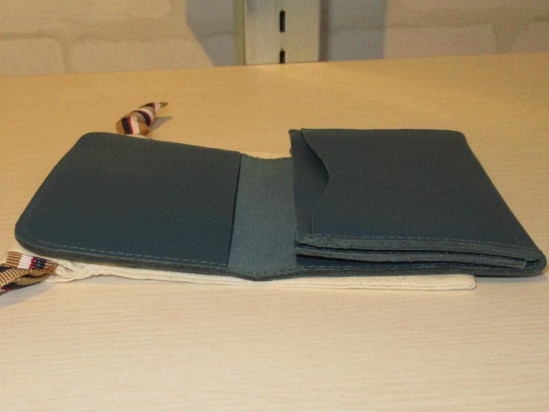 【新品・タグ付き】　イルビゾンテ限定カラーカードケース　(フォレストグリーン)