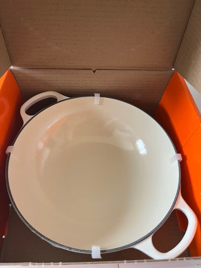 ルクルーゼ　シグニチャー　マルミット　フラワーレリーフ 22cm コットン　②