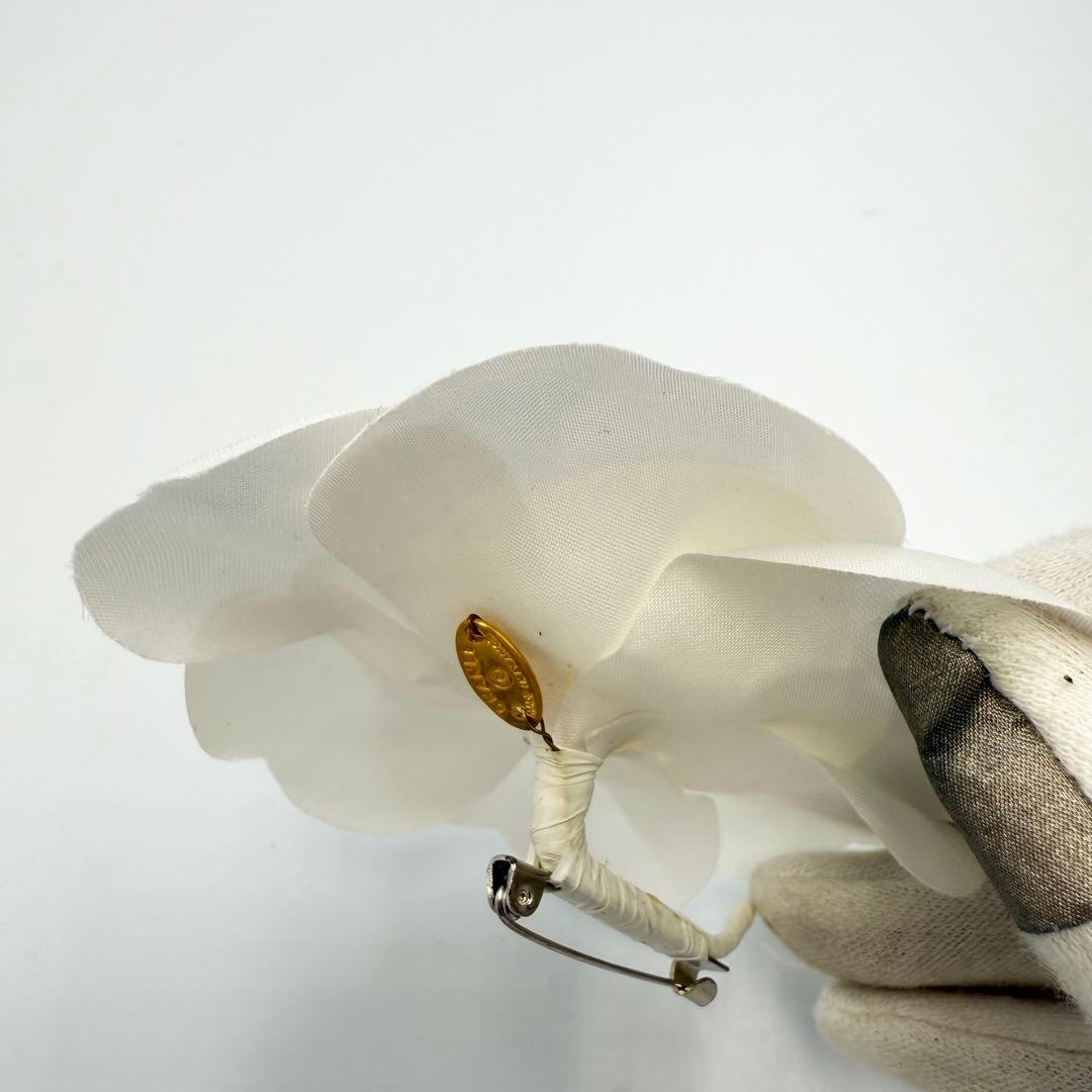 真贋済/美品✨シャネル コサージュ ブローチ カメリア ホワイト 箱付き