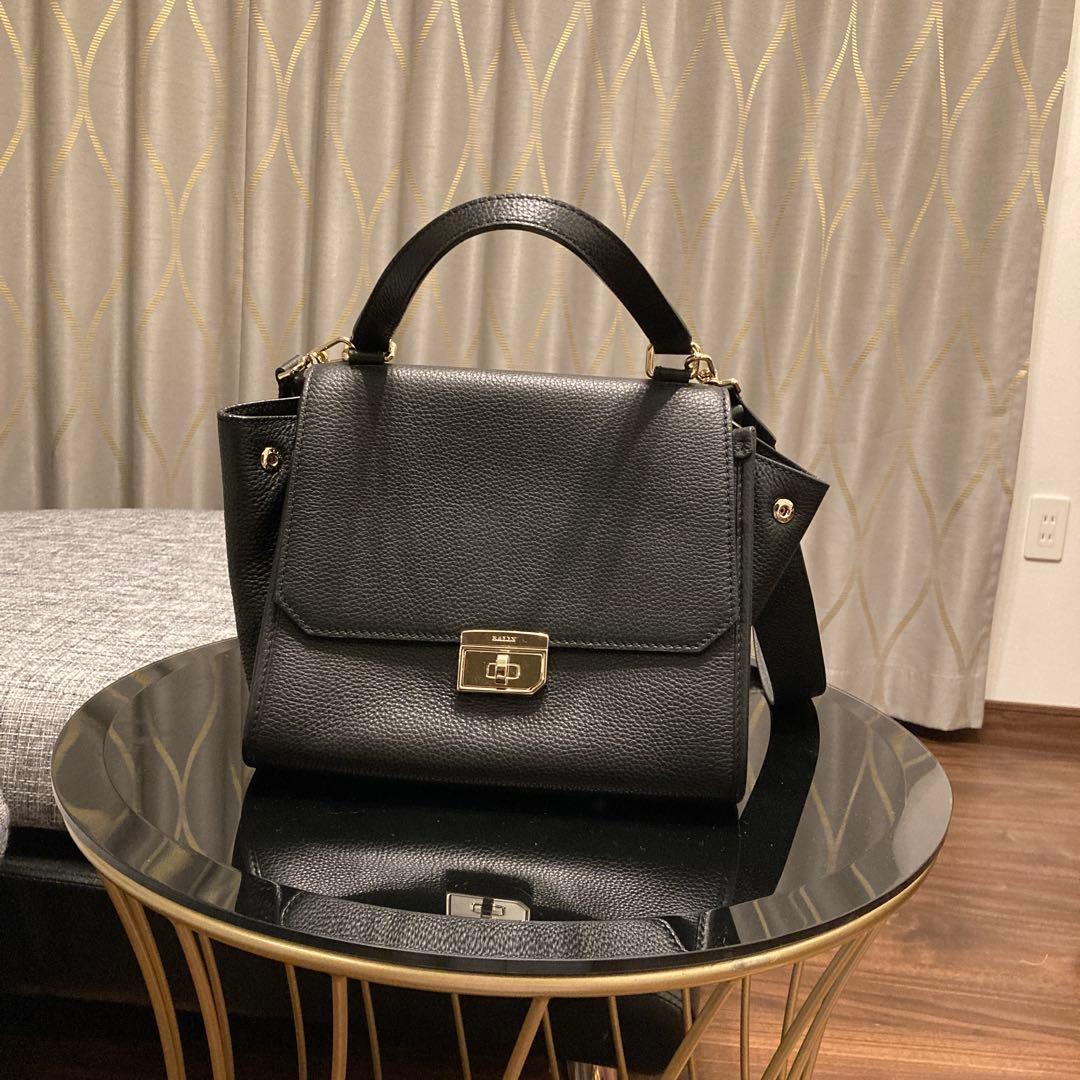 バリー　レザー 黒 ハンドバッグ フラップ式