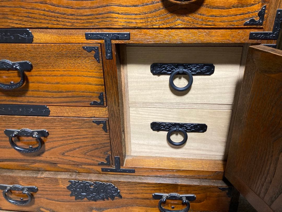 【昭和レトロ】時代家具　車箪笥　雲竜鉄地金具　民芸品　整理箪笥