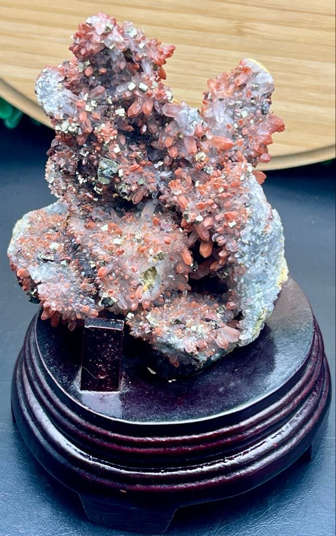 ★希少 フラワー状赤水晶クラスター　ヘマタイトインクォーツ　チャルコパイライト