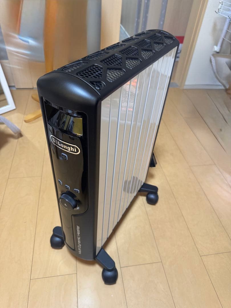 【値下げしました！】De'Longhi オイルヒーター ブラック/ホワイト