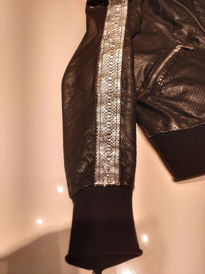 ブラックレザーシングルライダースジャケット