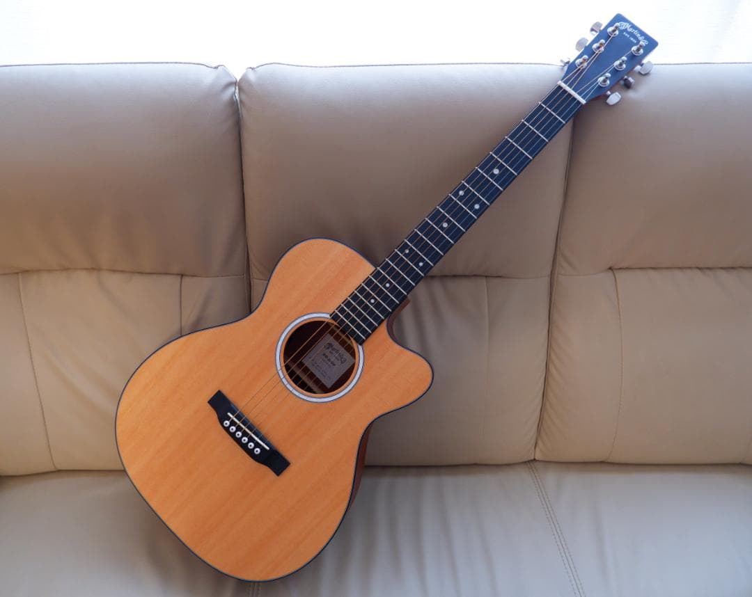 マーチンのエレアコ　Martin 000CJR-10E Natural
