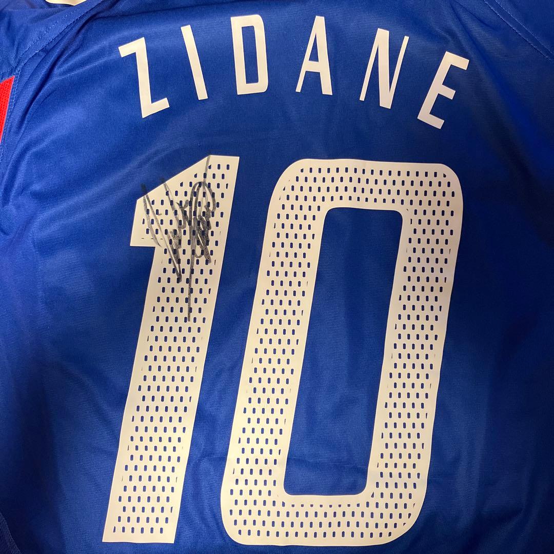 フランス代表ジネディーヌジダン2004年サイン入りユニフォーム証明書付き。激レア