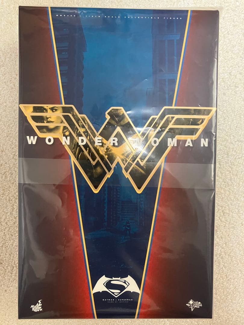 【新品】ホットトイズ 1/6 ワンダーウーマン バットマン vs スーパーマン