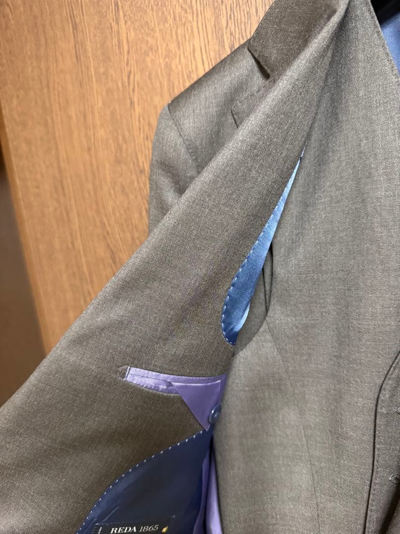 A5新品未使用！高級イタリアREDAウール100%ブラウン3ピーススーツ！訳あり