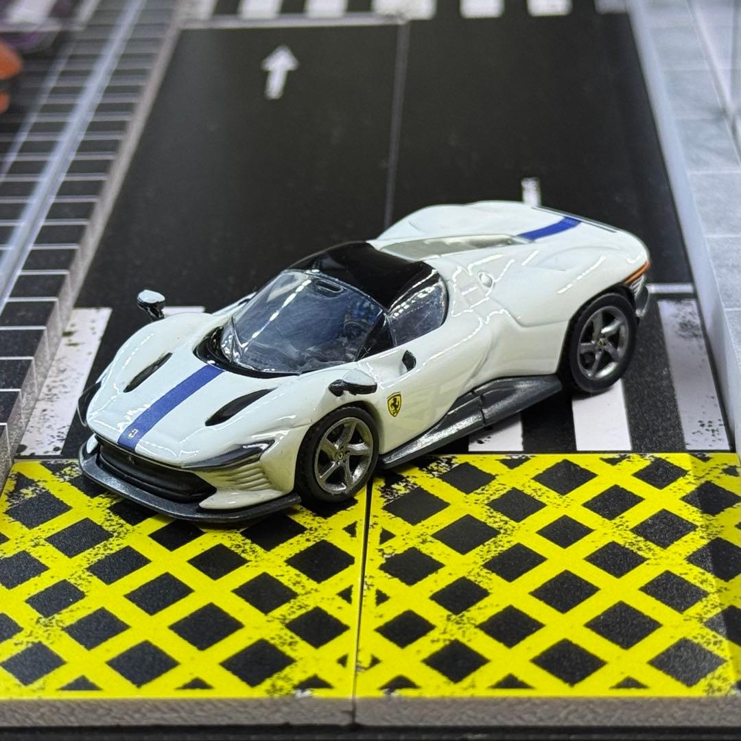 【激レア】限定版フェラーリデイトナSP3 1/64ミニカー　ルーフクローズモデル