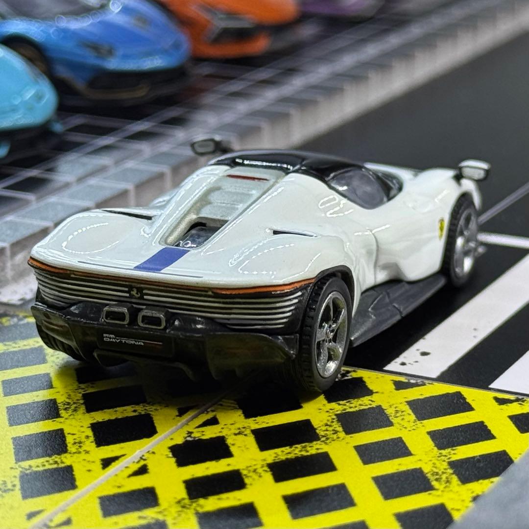 【激レア】限定版フェラーリデイトナSP3 1/64ミニカー　ルーフクローズモデル