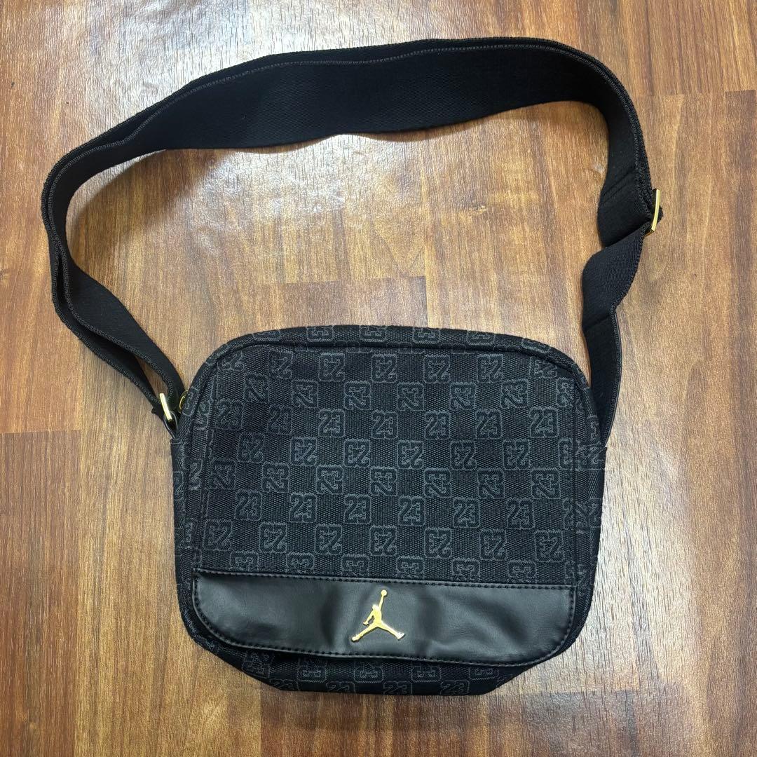 Jordan Monogram Messenger モノグラム ショルダーバッグ