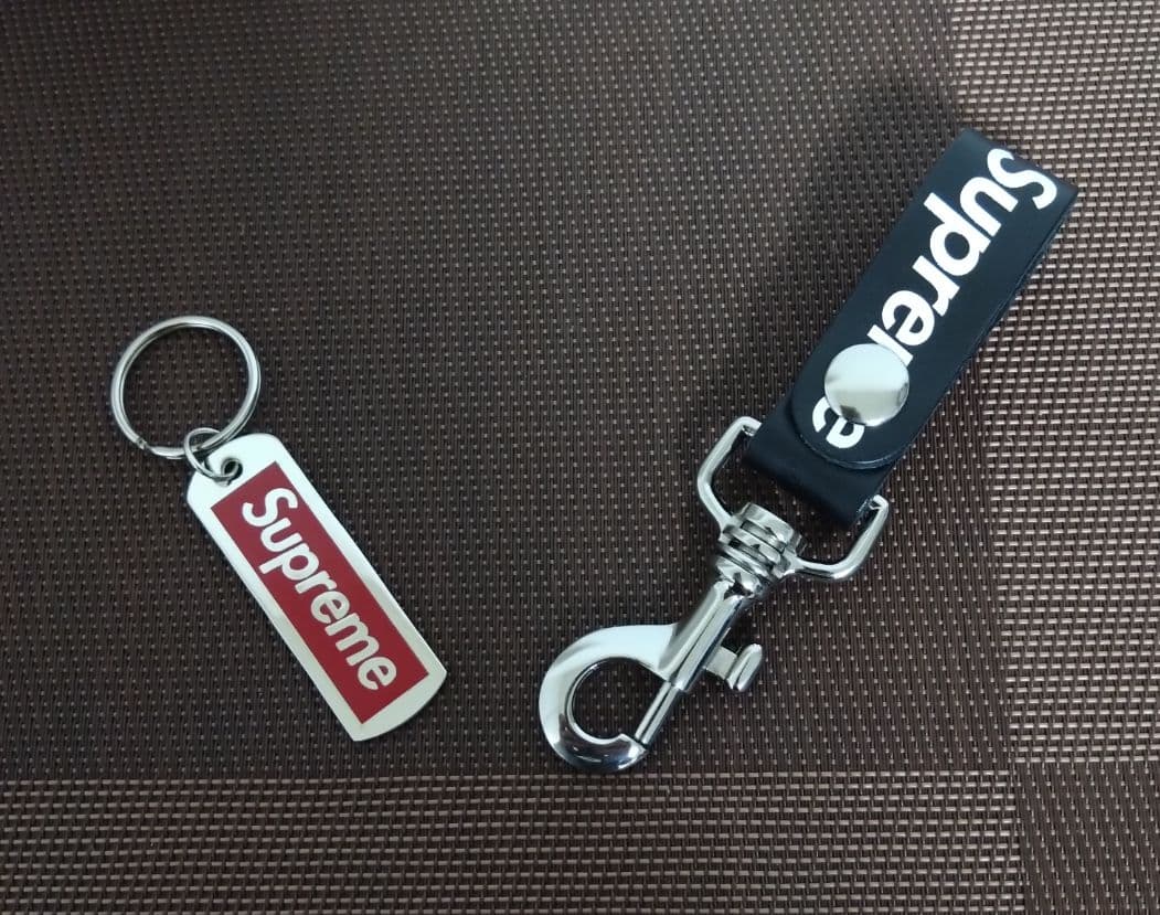 Supreme Leatherロープキーホルダー＆キーホルダー&ステッカー