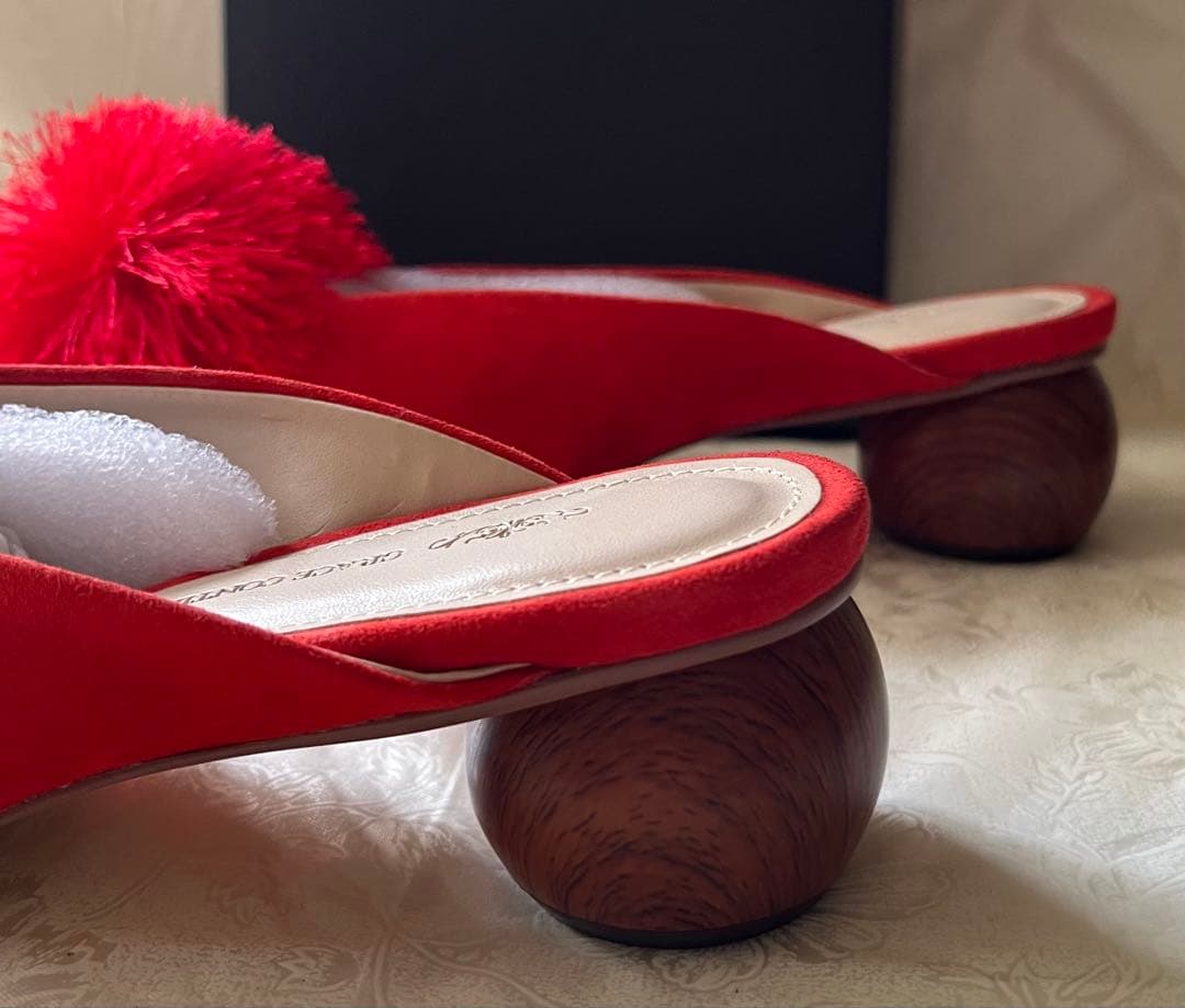 GRACE CONTINENTAL レッドポンポンミュール