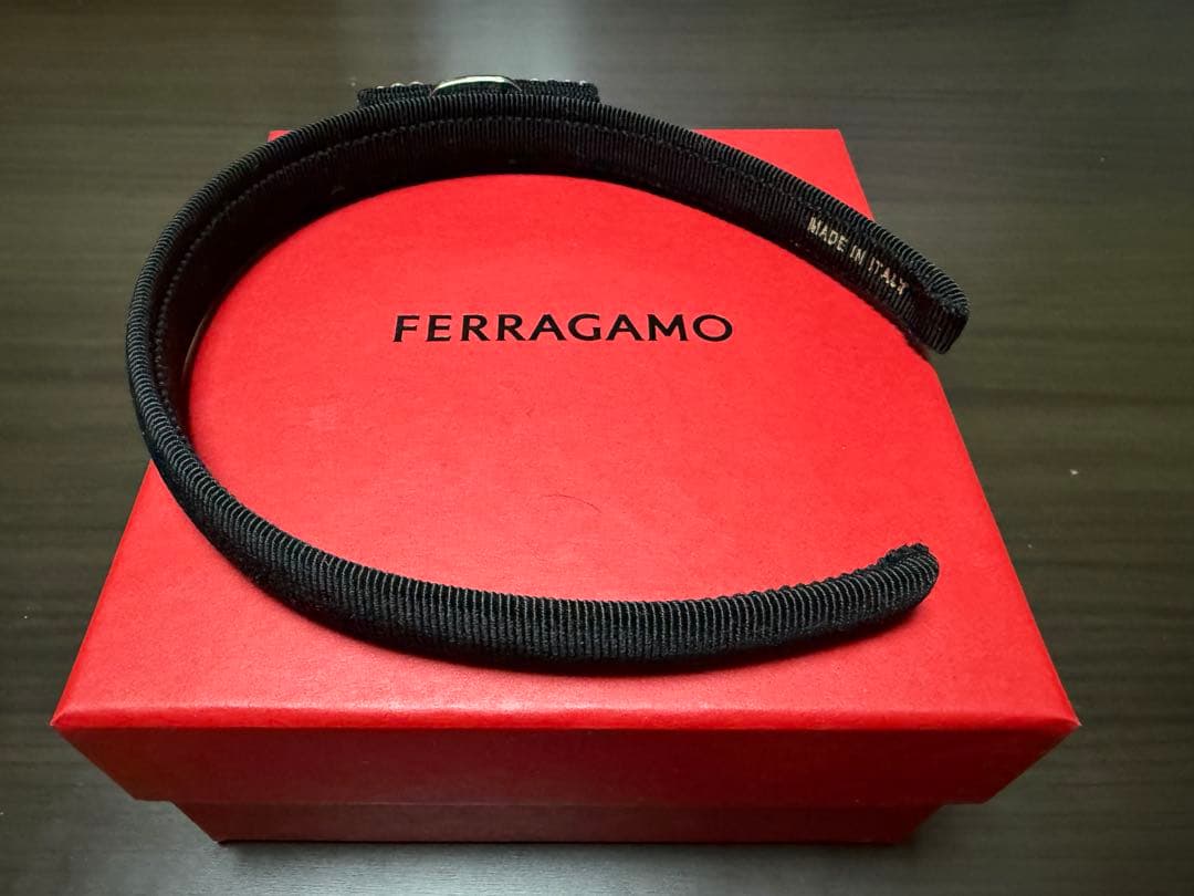 Salvatore Ferragamoヴァラ リボン ラインストーンカチューシャ