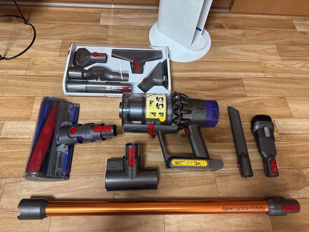 【分解洗浄済】275-ダイソン dyson v10 sv12 掃除機 作動品