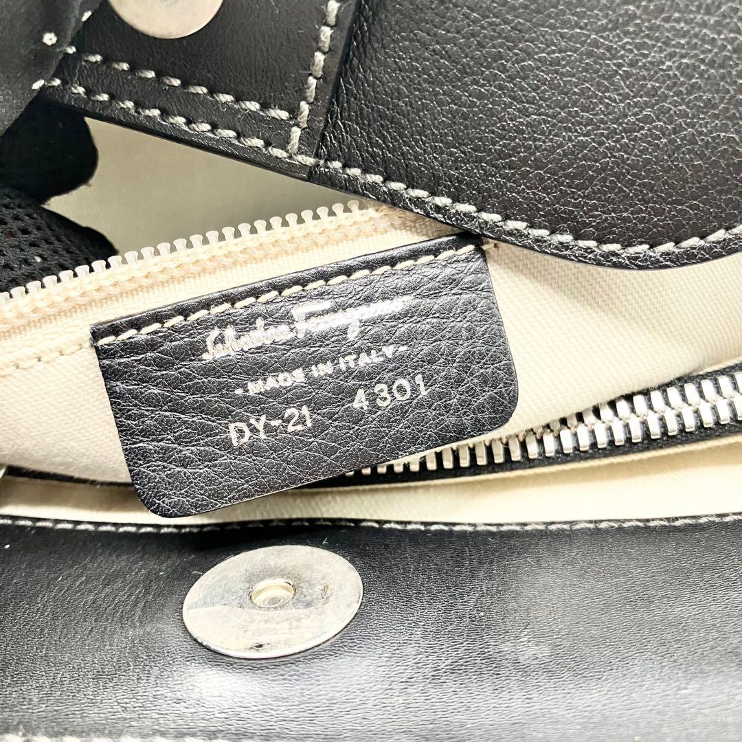 ぱっちさま　フェラガモ　ハンドバッグ　ガンチーニ　ブラック　レザー　レディース