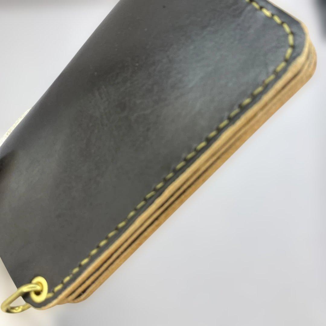 お札折らずに収納できる無骨な手染めミドルトラッカーウォレット BTW