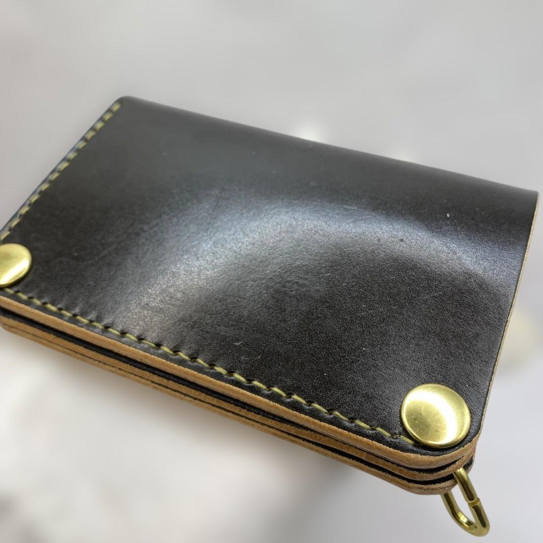 お札折らずに収納できる無骨な手染めミドルトラッカーウォレット BTW