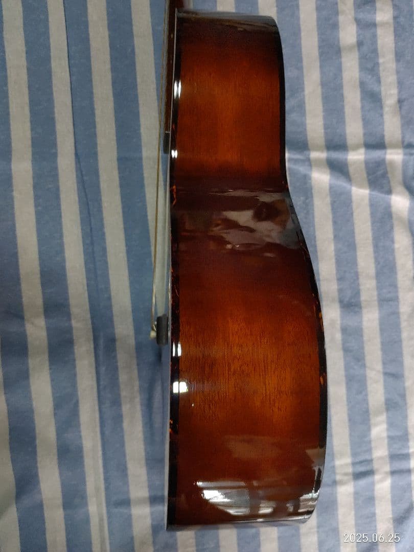 Morrisの12フレットジョイントのNYスタイルギターMY-601tsです。