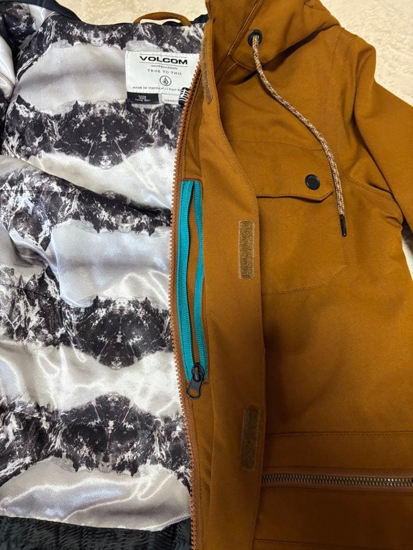 VOLCOM スノーボード　ウェア