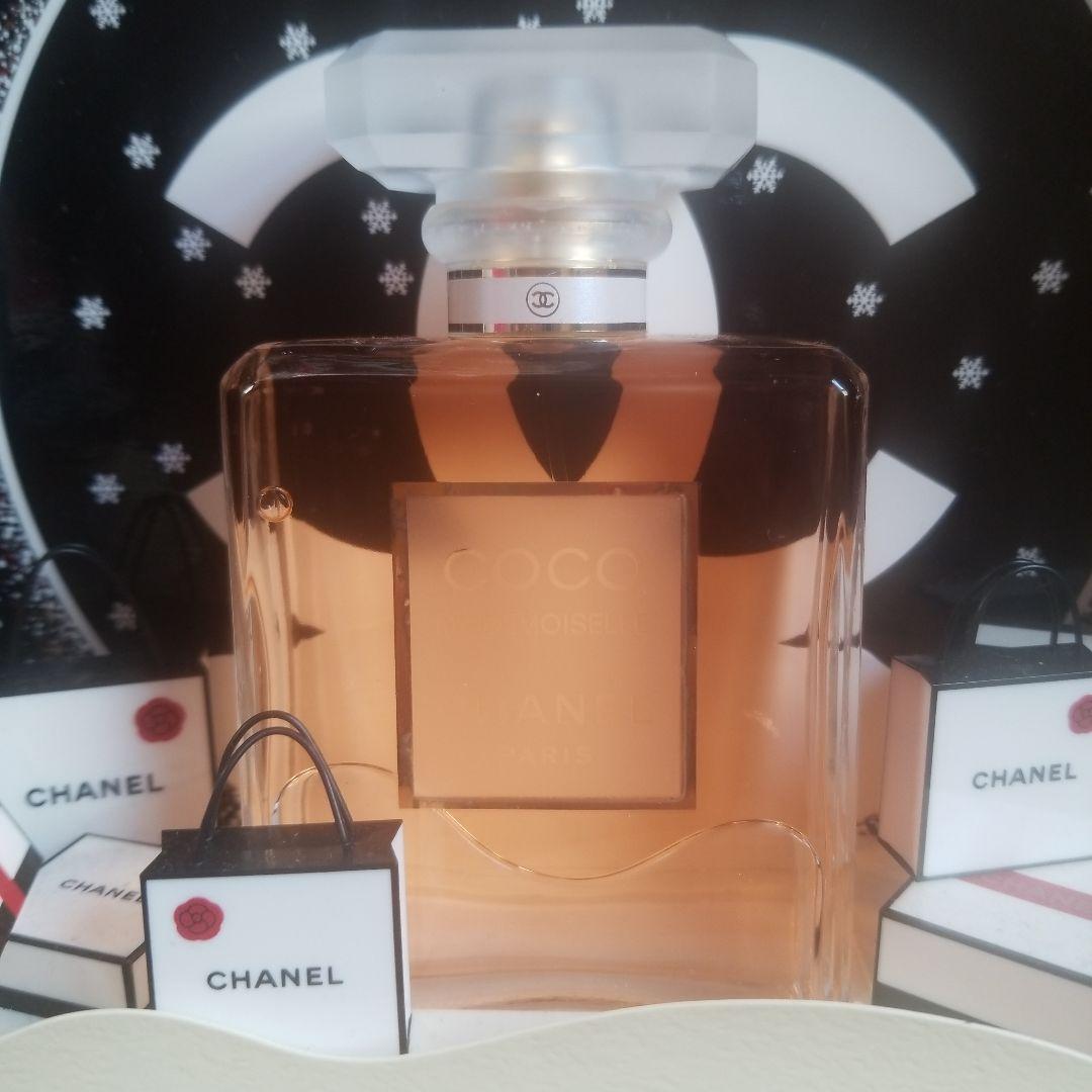 CHANEL  ココ マドモアゼル オ―ドゥ パルファム シアター コフレ