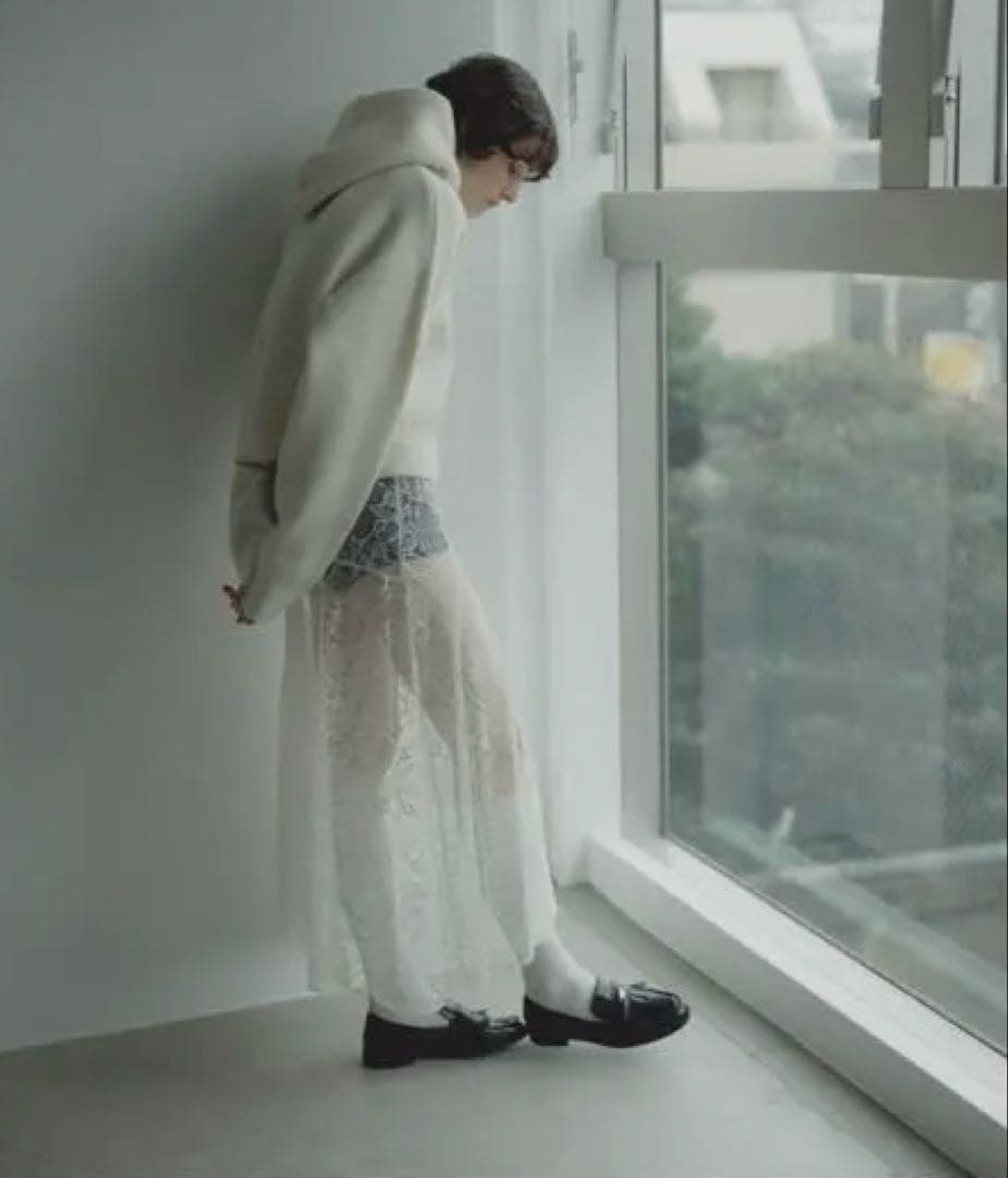 完売品MYNEマイネSHORT KNIT HOODIE/WHITEなぐもふうか