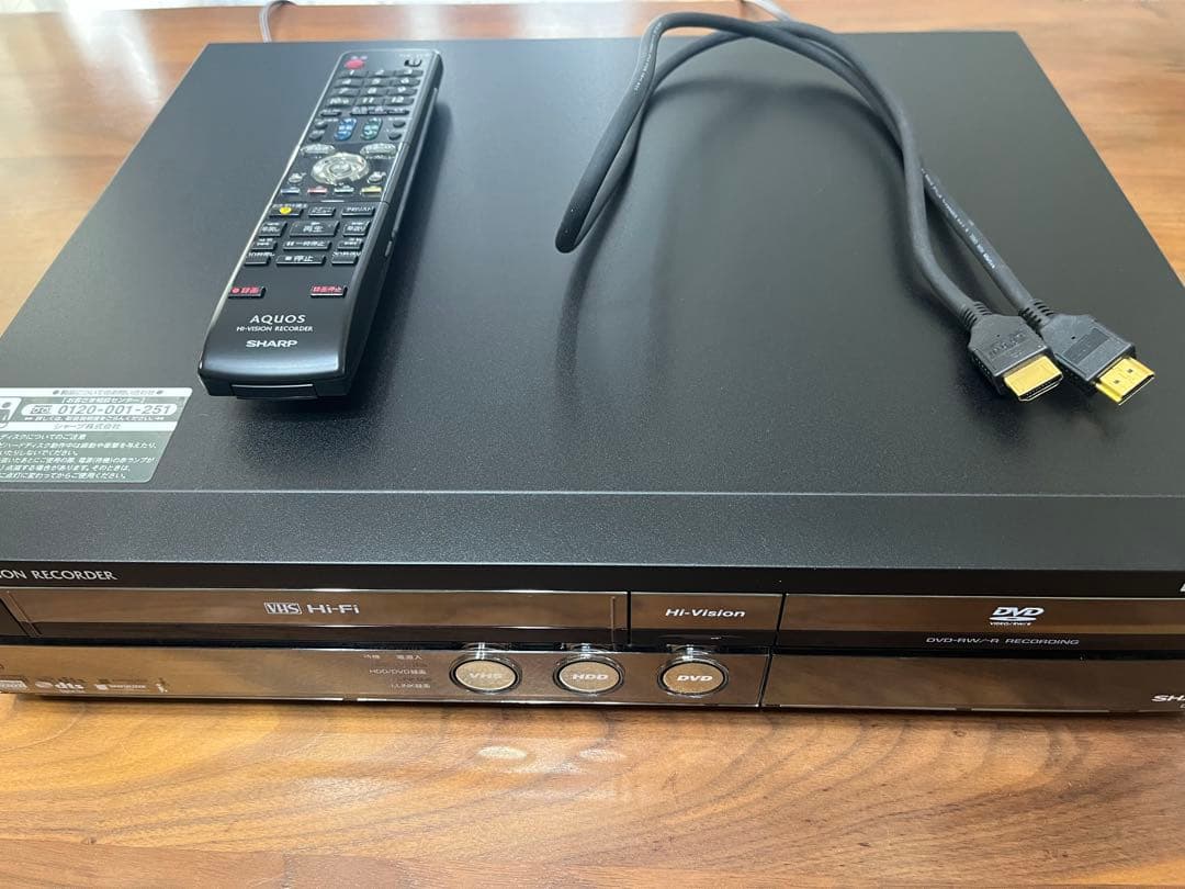 美品・動作確認済シャープ DV-ACV52 HDD・DVD・ビデオ一体型レコーダ
