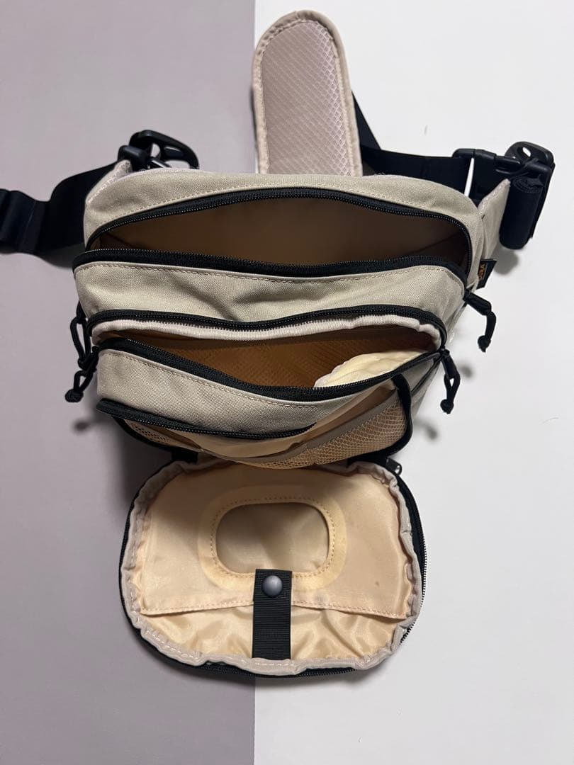 ハグー Hugoo ヒップシート 抱っこ紐 ショルダーバッグ ベージュ