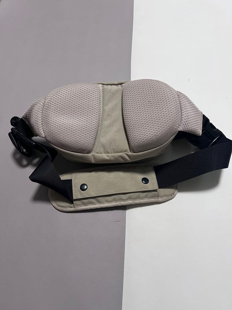 ハグー Hugoo ヒップシート 抱っこ紐 ショルダーバッグ ベージュ