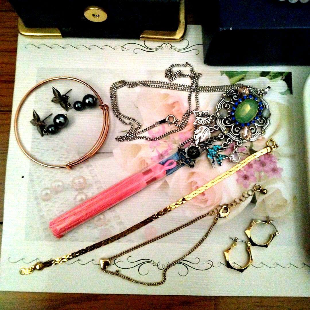 遺品整理　生前整理アクセサリーまとめ売り　ネックレス　リング　ブローチ