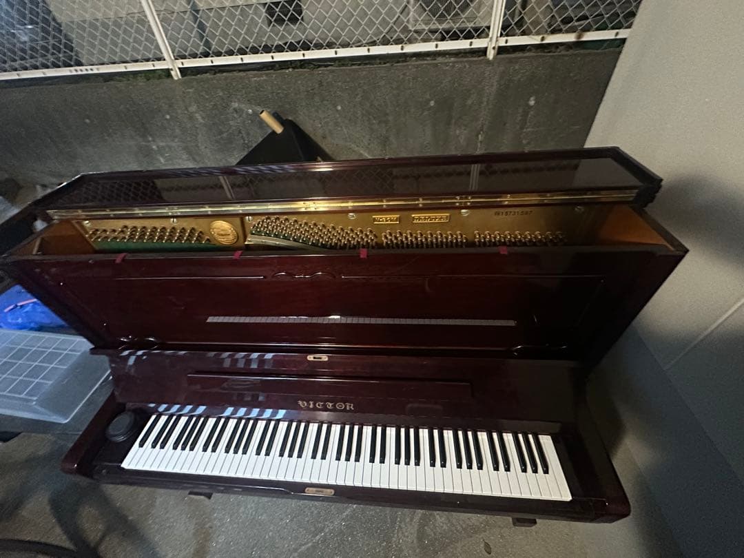 ピアノ　日本製ビクターV80M