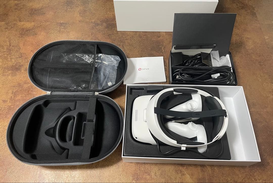 【VRヘッドセット】DPVR E4 - 専用ケース付き